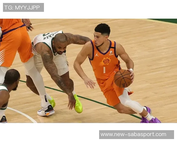 布克复出状态渐入佳境半场出战13分钟贡献10分2助